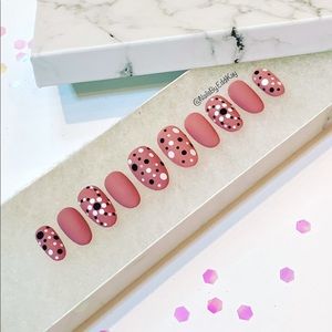 Short round press on nail set